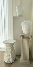 Lade das Bild in den Galerie-Viewer, Braided Tassel Plaster Pedestal
