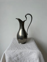 Lade das Bild in den Galerie-Viewer, Tin Bud Vase
