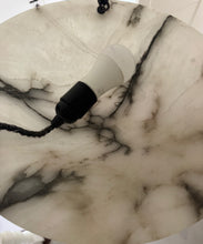Lade das Bild in den Galerie-Viewer, Art Deco Alabaster Lamp
