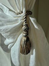 Lade das Bild in den Galerie-Viewer, Tassel Napkin Holder
