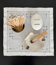 Lade das Bild in den Galerie-Viewer, Pewter Match Holder
