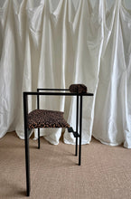 Lade das Bild in den Galerie-Viewer, Post Modern KFF Leo Trix Chair
