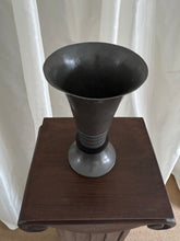 Lade das Bild in den Galerie-Viewer, Swedish Grace Pewter Vase
