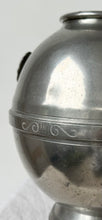 Lade das Bild in den Galerie-Viewer, Ball Tin Vase
