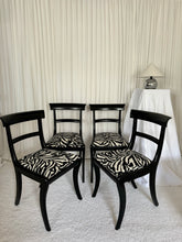 Lade das Bild in den Galerie-Viewer, Chiavari Chairs
