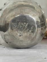 Lade das Bild in den Galerie-Viewer, Pewter Match Holder
