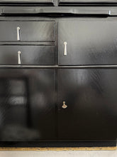 Lade das Bild in den Galerie-Viewer, 1930 Art Deco Highgloss Cabinet
