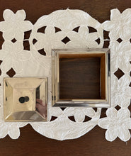 Lade das Bild in den Galerie-Viewer, Art Deco Metal Box
