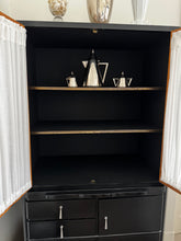 Lade das Bild in den Galerie-Viewer, 1930 Art Deco Highgloss Cabinet
