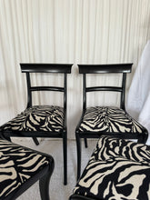 Lade das Bild in den Galerie-Viewer, Chiavari Chairs
