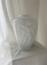 Lade das Bild in den Galerie-Viewer, 1930‘s Opal Relief Vase

