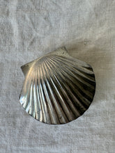 Lade das Bild in den Galerie-Viewer, Silver Shell Box
