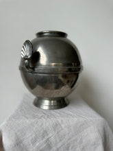 Lade das Bild in den Galerie-Viewer, Ball Tin Vase
