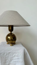 Lade das Bild in den Galerie-Viewer, Brass Table Lamp
