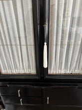 Lade das Bild in den Galerie-Viewer, 1930 Art Deco Highgloss Cabinet
