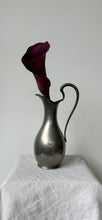 Lade das Bild in den Galerie-Viewer, Tin Bud Vase
