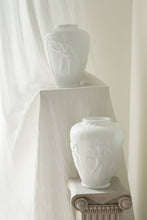 Lade das Bild in den Galerie-Viewer, 1930‘s Opal Relief Vase
