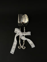 Lade das Bild in den Galerie-Viewer, Curvy Salad Servers
