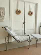 Lade das Bild in den Galerie-Viewer, Genni Chair &amp; Ottomane Gabriele Mucchi for Zanotta
