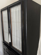 Lade das Bild in den Galerie-Viewer, 1930 Art Deco Highgloss Cabinet
