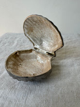 Lade das Bild in den Galerie-Viewer, Silver Shell Box
