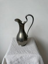 Lade das Bild in den Galerie-Viewer, Tin Bud Vase
