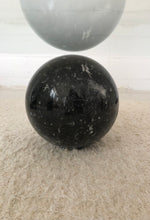 Lade das Bild in den Galerie-Viewer, Vintage black marble Martinelli Luce Metafora Coffe table
