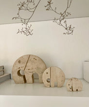 Lade das Bild in den Galerie-Viewer, Fratelli Mannelli Travertine Elephant Sculptures
