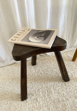 Lade das Bild in den Galerie-Viewer, Brutalist wooden stool
