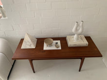 Lade das Bild in den Galerie-Viewer, Vintage teak bench
