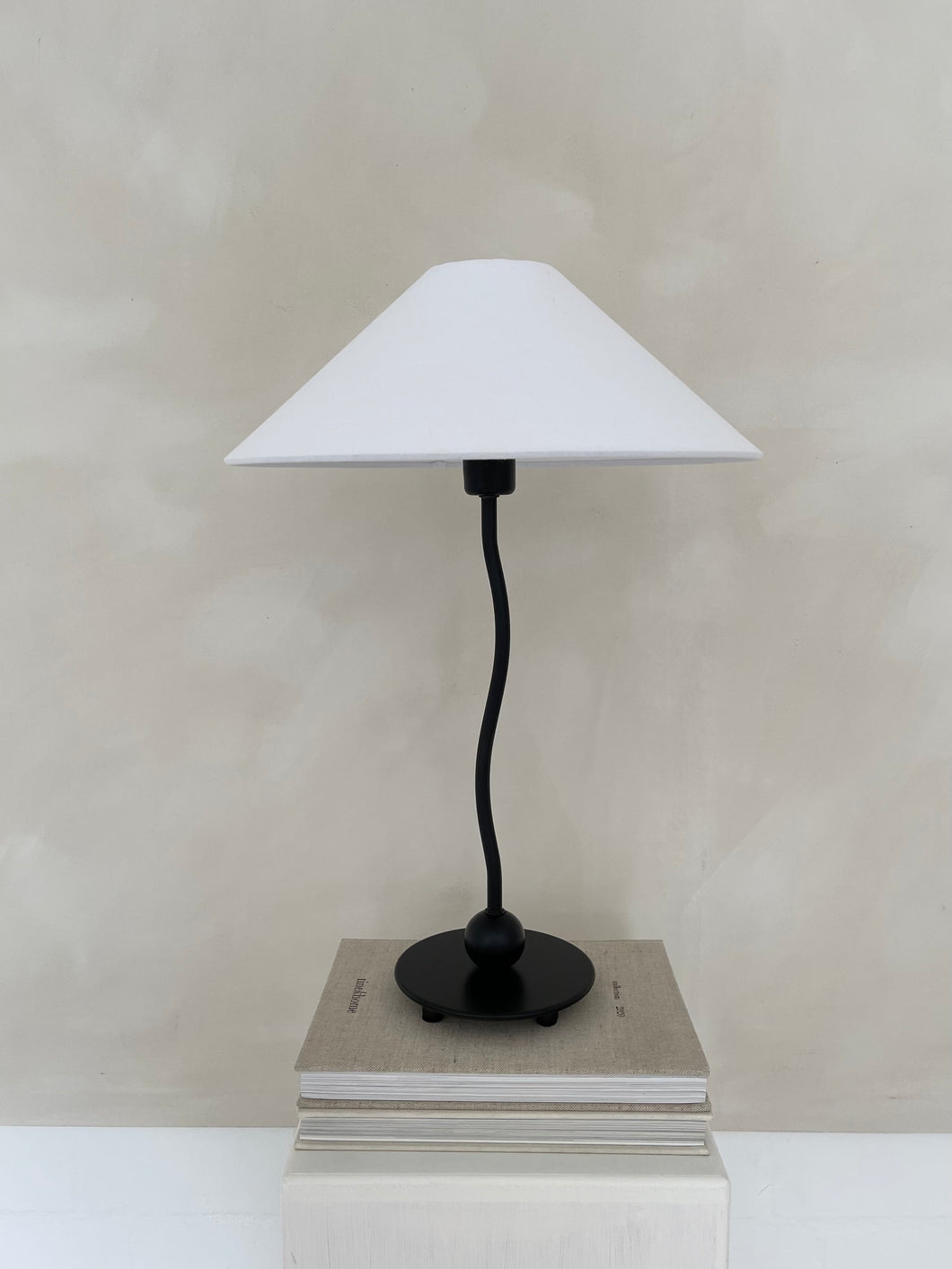 Vintage curvy table lamp