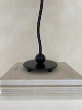 Lade das Bild in den Galerie-Viewer, Vintage curvy table lamp
