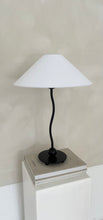 Lade das Bild in den Galerie-Viewer, Vintage curvy table lamp
