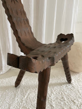 Lade das Bild in den Galerie-Viewer, Brutalist wooden chair
