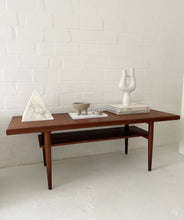 Lade das Bild in den Galerie-Viewer, Vintage teak bench
