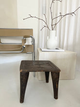 Lade das Bild in den Galerie-Viewer, African wooden stool
