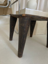 Lade das Bild in den Galerie-Viewer, African wooden stool
