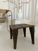 Lade das Bild in den Galerie-Viewer, African wooden stool
