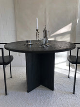 Lade das Bild in den Galerie-Viewer, Round French Slate Table
