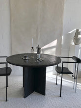 Lade das Bild in den Galerie-Viewer, Round French Slate Table
