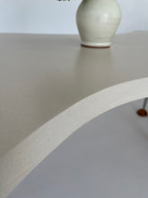 Lade das Bild in den Galerie-Viewer, Postmodern freeform table
