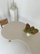 Lade das Bild in den Galerie-Viewer, Postmodern freeform table
